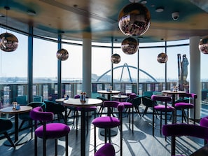 2 barer/lounger, sportbar och bar på takterrassen