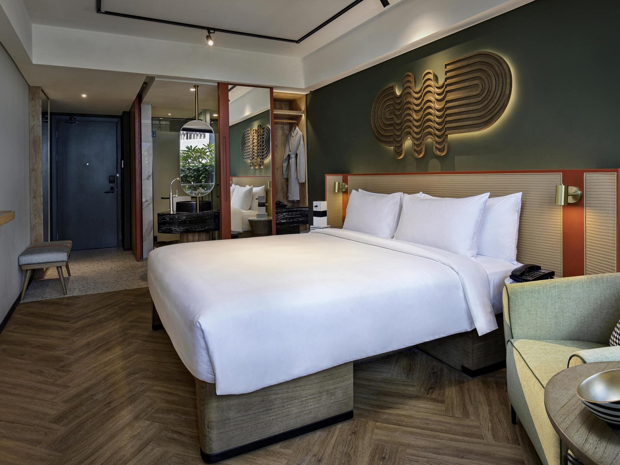 Comfort Room, 1 King Bed, Balcony | Minibar, in-room safe, blackout curtains, soundproofing