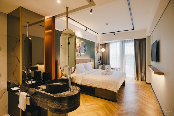1 bedroom, minibar, in-room safe, blackout curtains
