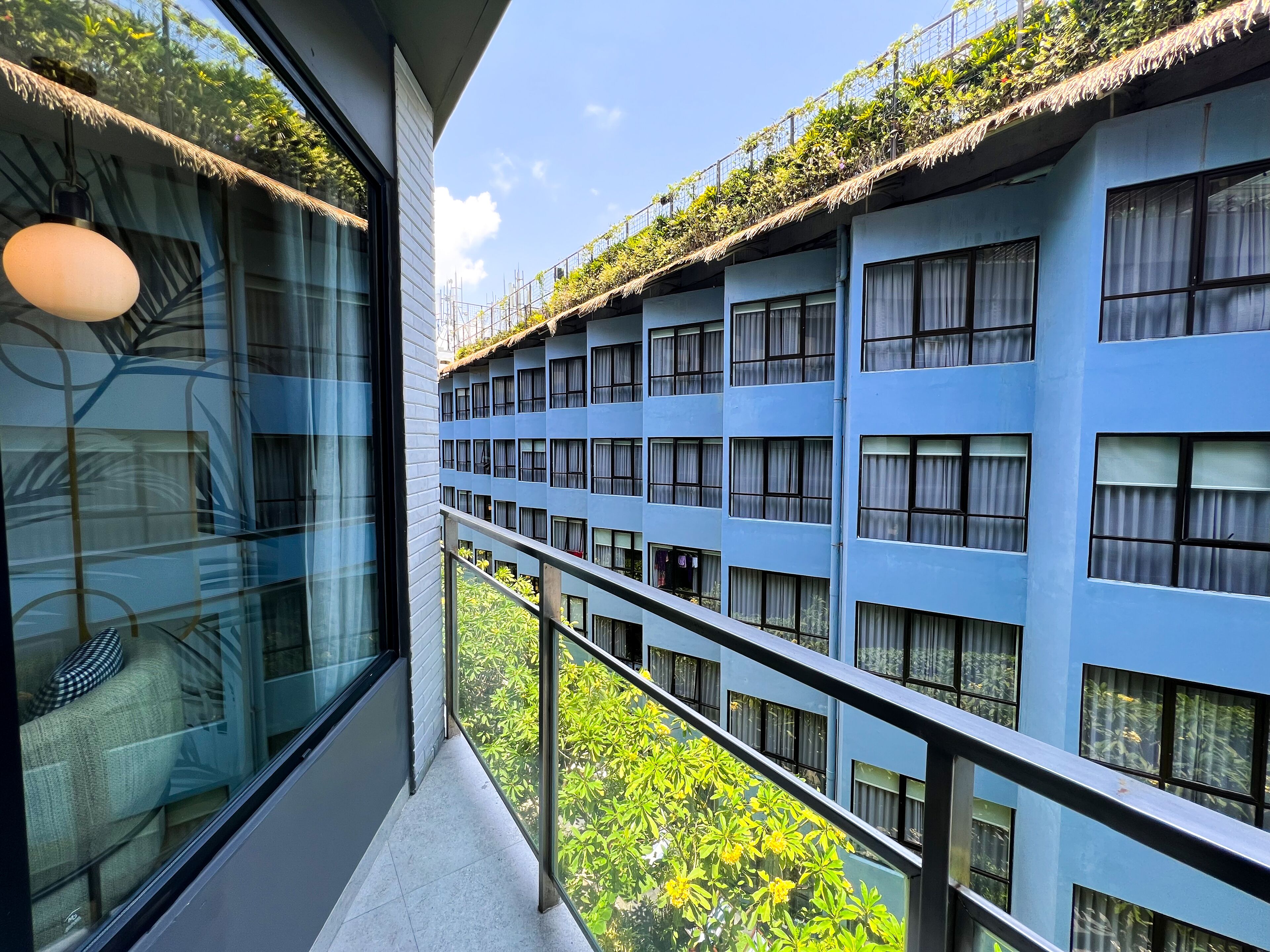 comfort room, 1 king bed, balcony | balcony view