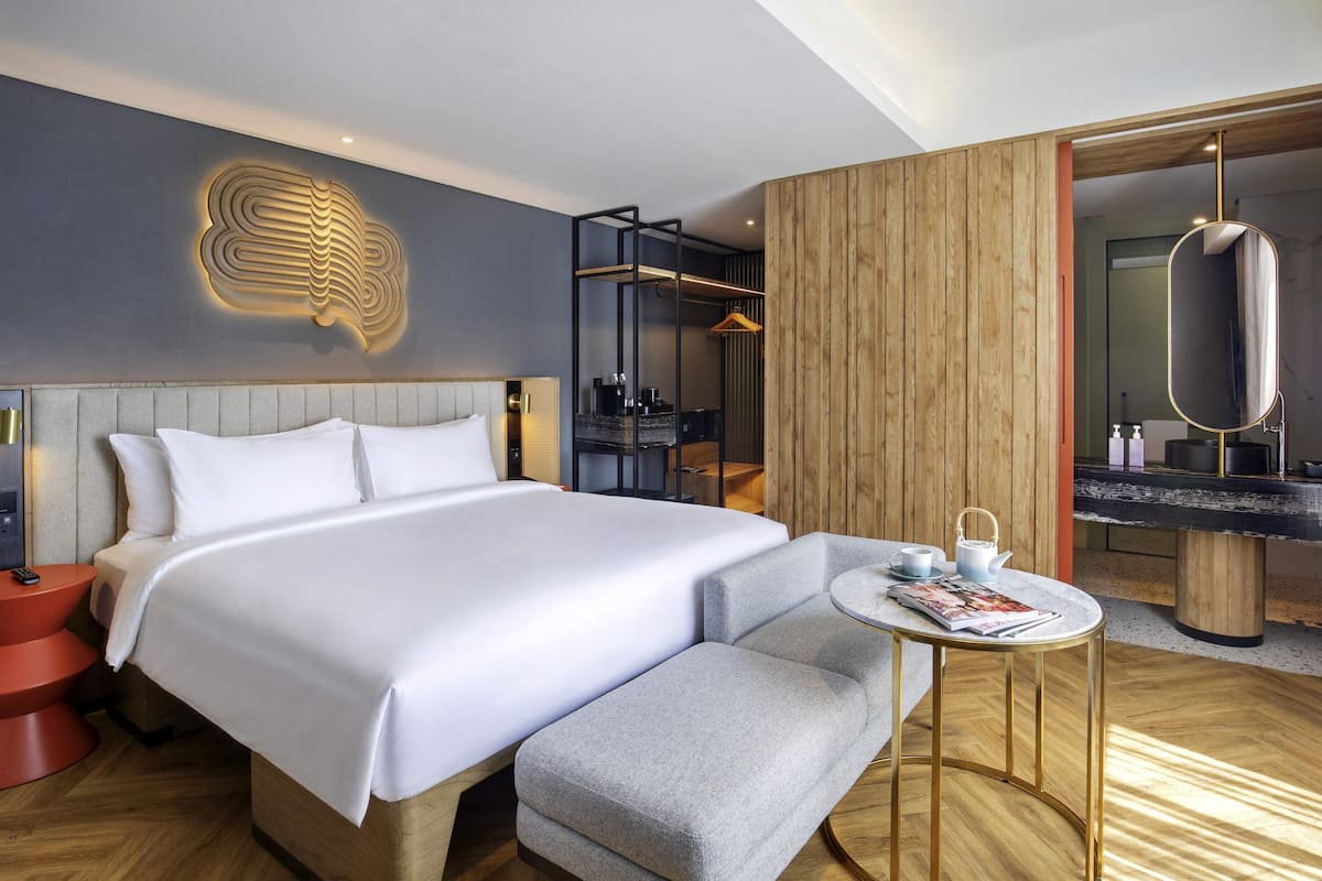 Comfort Suite, 1 King Bed, Ocean View (TRIBE XL) | Minibar, in-room safe, blackout drapes, soundproofing