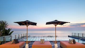 På stranden og hvit sand