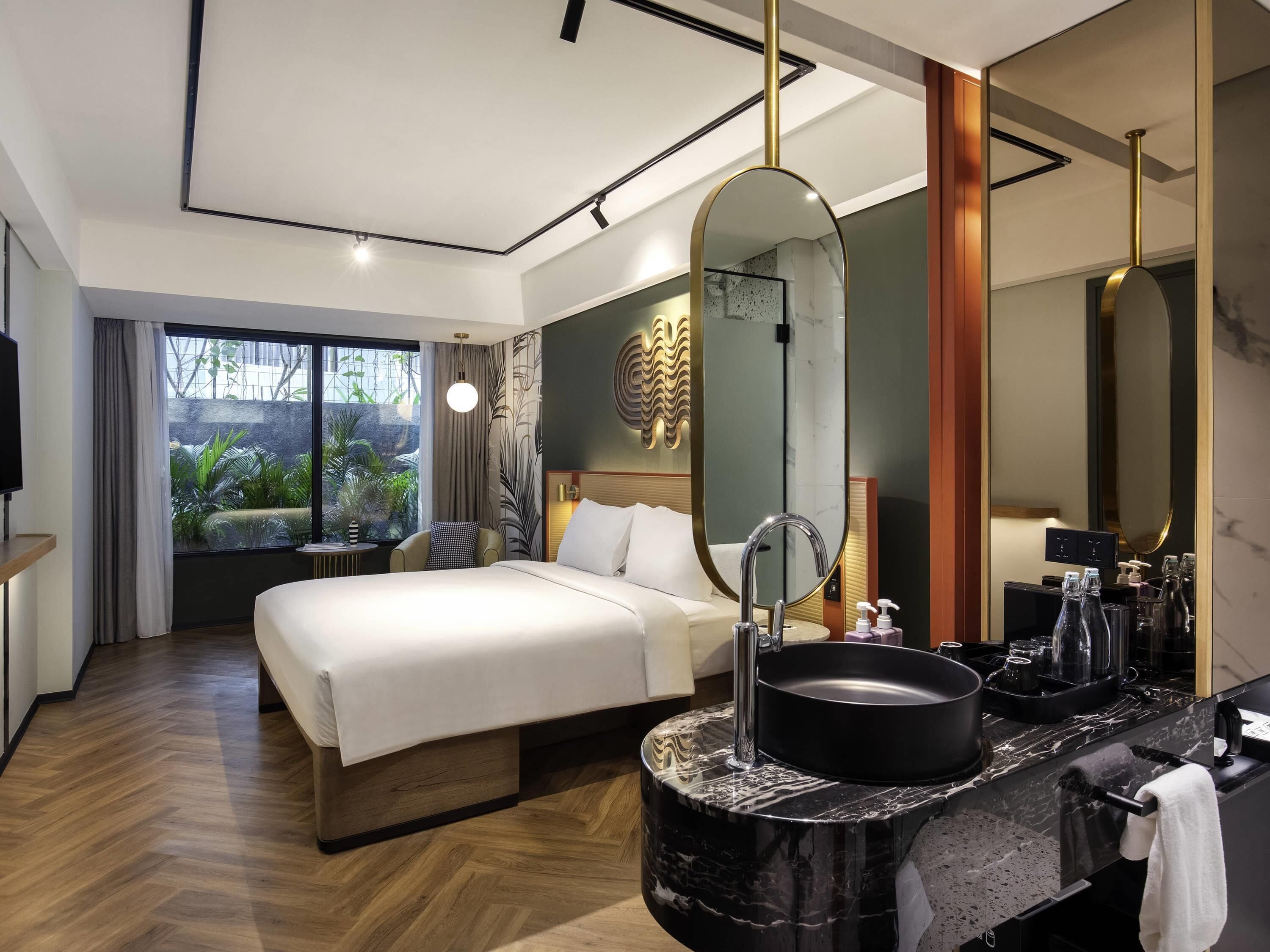 Comfort-rum - 1 kingsize-säng - balkong | Minibar, värdeförvaringsskåp på rummet och mörkläggningsgardiner