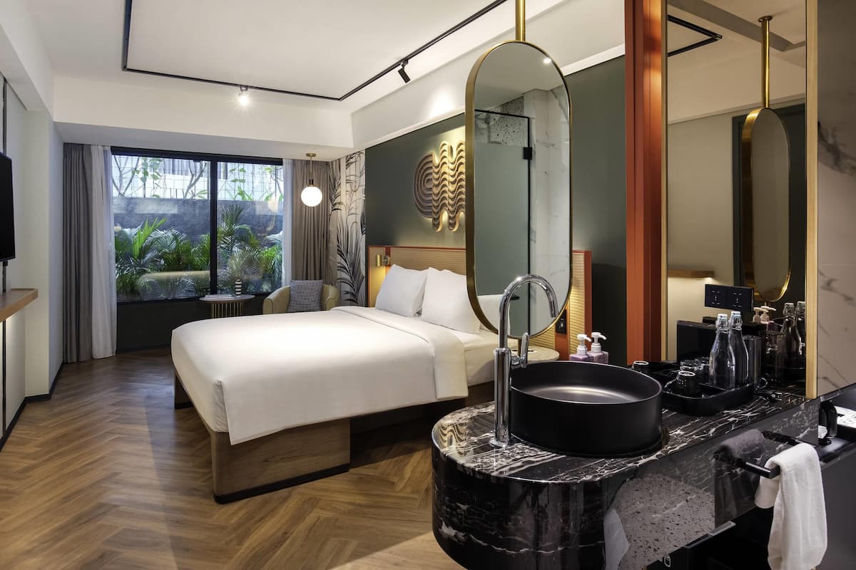 Comfort-rum - 1 kingsize-säng - balkong | Minibar, värdeförvaringsskåp på rummet och mörkläggningsgardiner