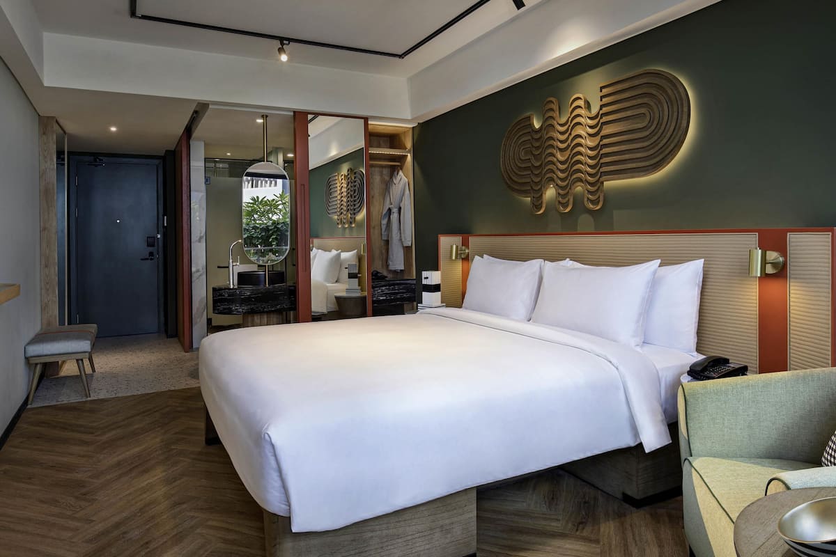 Minibar, coffres-forts dans les chambres, rideaux occultants