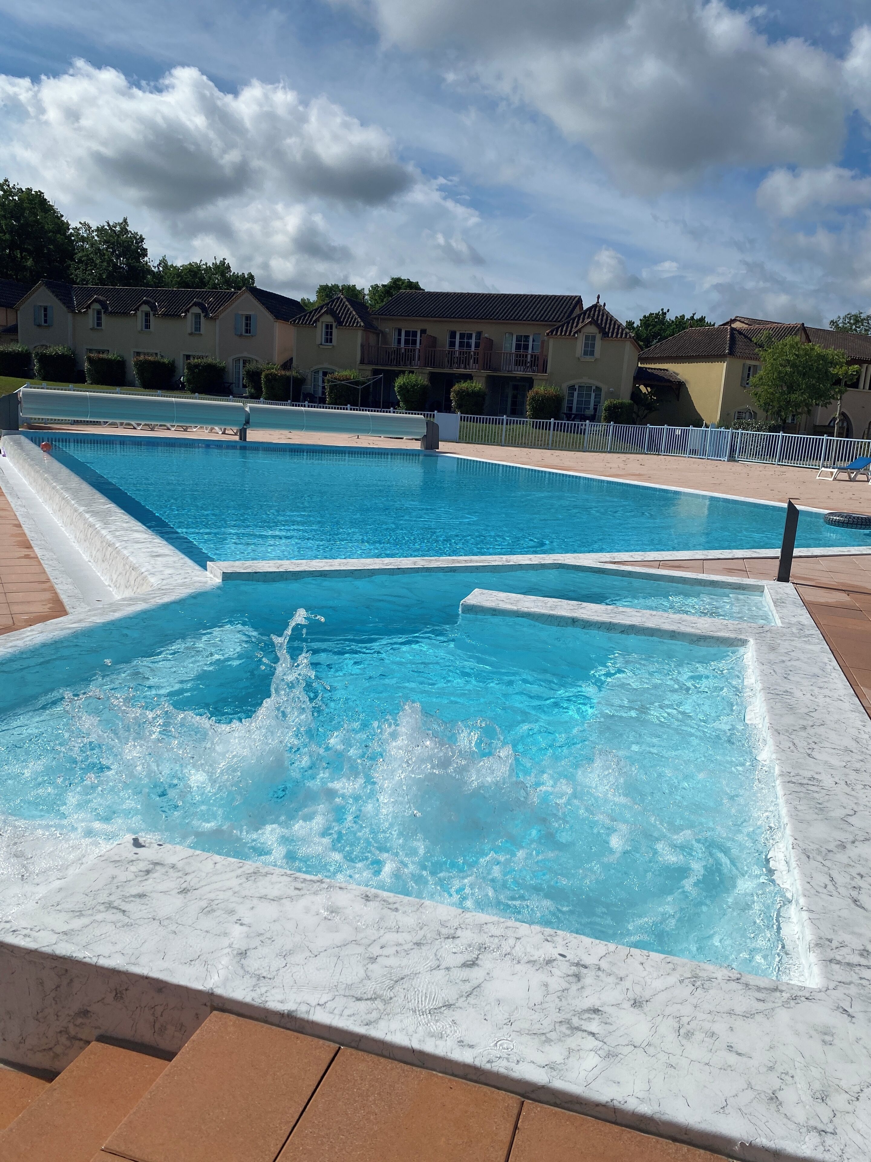 Piscine extérieure, piscine chauffée