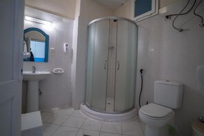 Triple Room | Bathroom