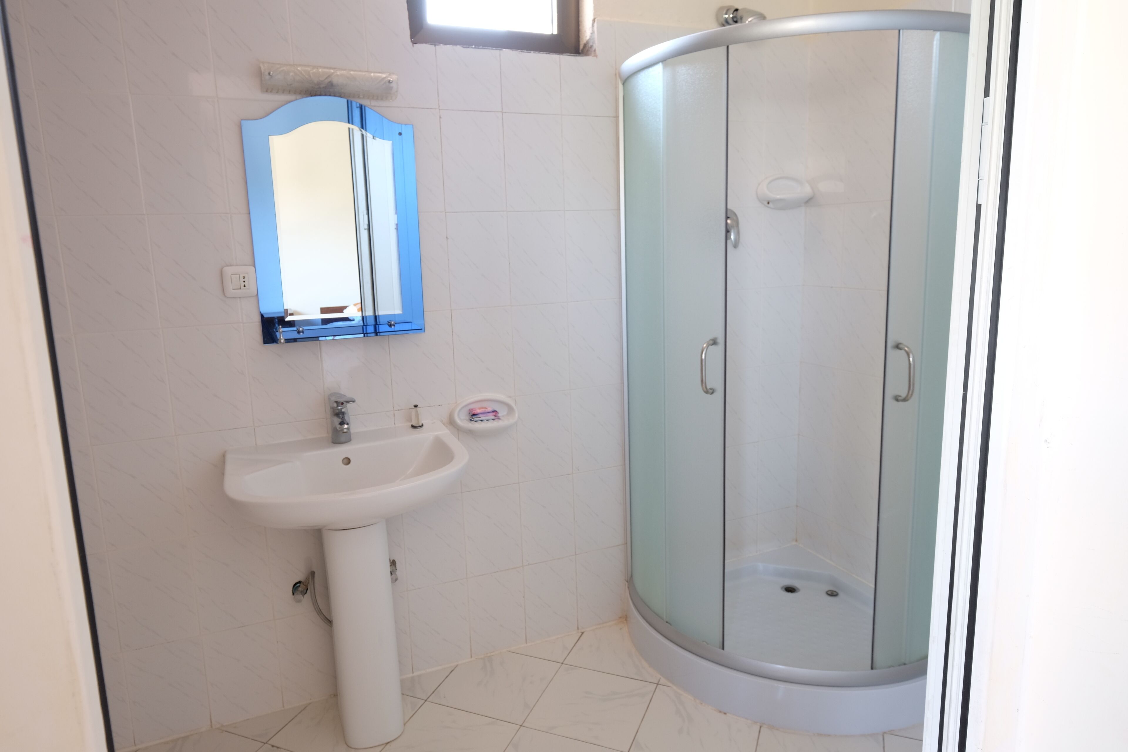 Familienzimmer | Badezimmer | Dusche, Handtücher