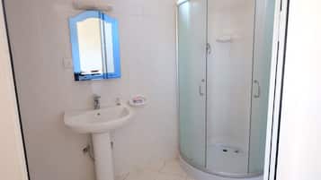 Familienzimmer | Badezimmer | Dusche, Handtücher