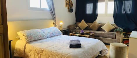 2 bedrooms, iron/ironing board, WiFi