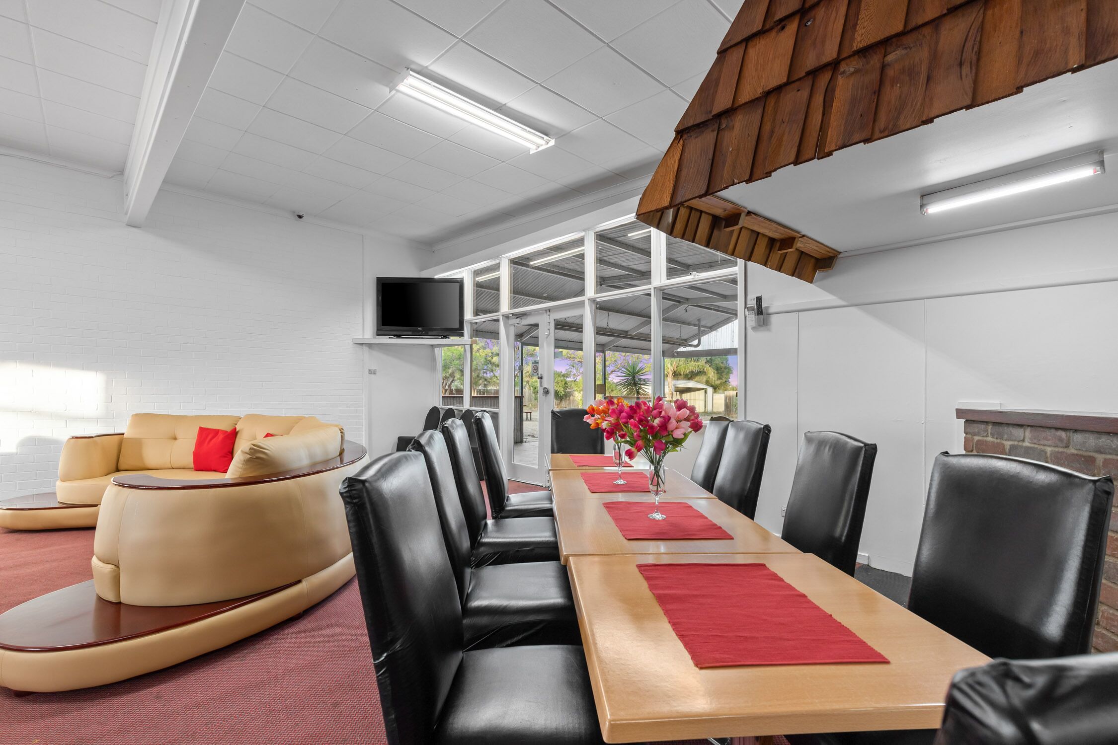 30-Zoll-Flachbildfernseher mit Digitalempfang, Fernseher