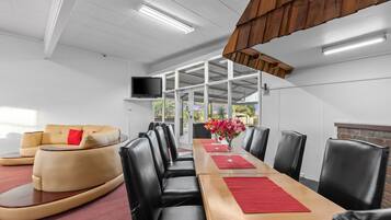 30-Zoll-Flachbildfernseher mit Digitalempfang, Fernseher