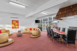 Télévision à écran plat de 30 pouces avec chaînes numériques, télévision