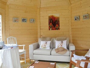 TV, DVD player, books - Mall House Apartment.  Short term Let License Number AN-01086-F (Montrose)