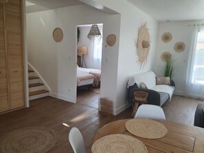 4 bedrooms, soundproofing, iron/ironing board, travel crib