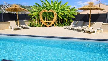 Outdoor pool, a heated pool