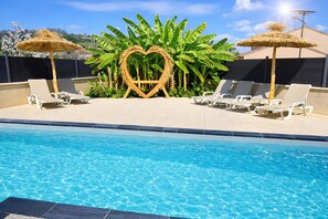 Outdoor pool, a heated pool - Sublime villa, private swimming pool heated to 26° (depending on season), table soccer (Bon-Encontre)