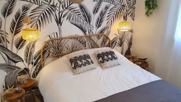 4 bedrooms, soundproofing, iron/ironing board, travel cot
