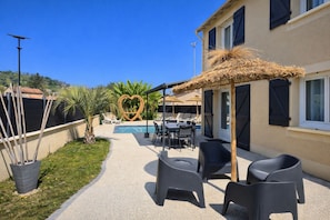 Outdoor dining - Villa des Oliviers ★ Heated swimming pool, relaxation area, table soccer - near Agen (Bon-Encontre)