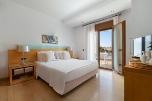 3 makuuhuonetta, tallelokero huoneessa, äänieristys, silitysrauta/-lauta