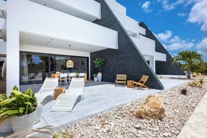 Outdoor dining - Blue Bay | The Reef | Terrace (Sint Michiel)