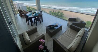 Beach Front - Spectacular Ocean Views!