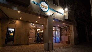 A hotel entrance with a sign reading "Hotel Porto Interface Trindade." - Hotel Porto Interface Trindade By Kavia (Porto)