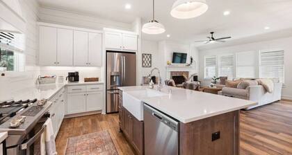 Cozy, sassy & fun! NEW modern farmhouse!!