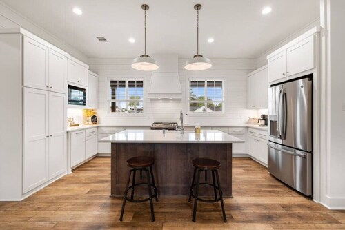 Cozy, sassy & fun! NEW modern farmhouse!!