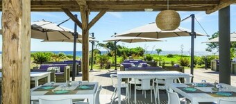 La Costa verde les pieds dans l'eau, jardin et front de plage