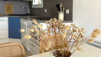 Fridge, oven, dishwasher, toaster