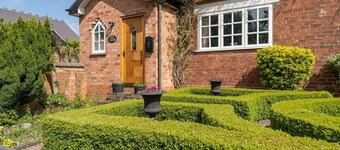 Beautiful Country Cottage for up to 8 people