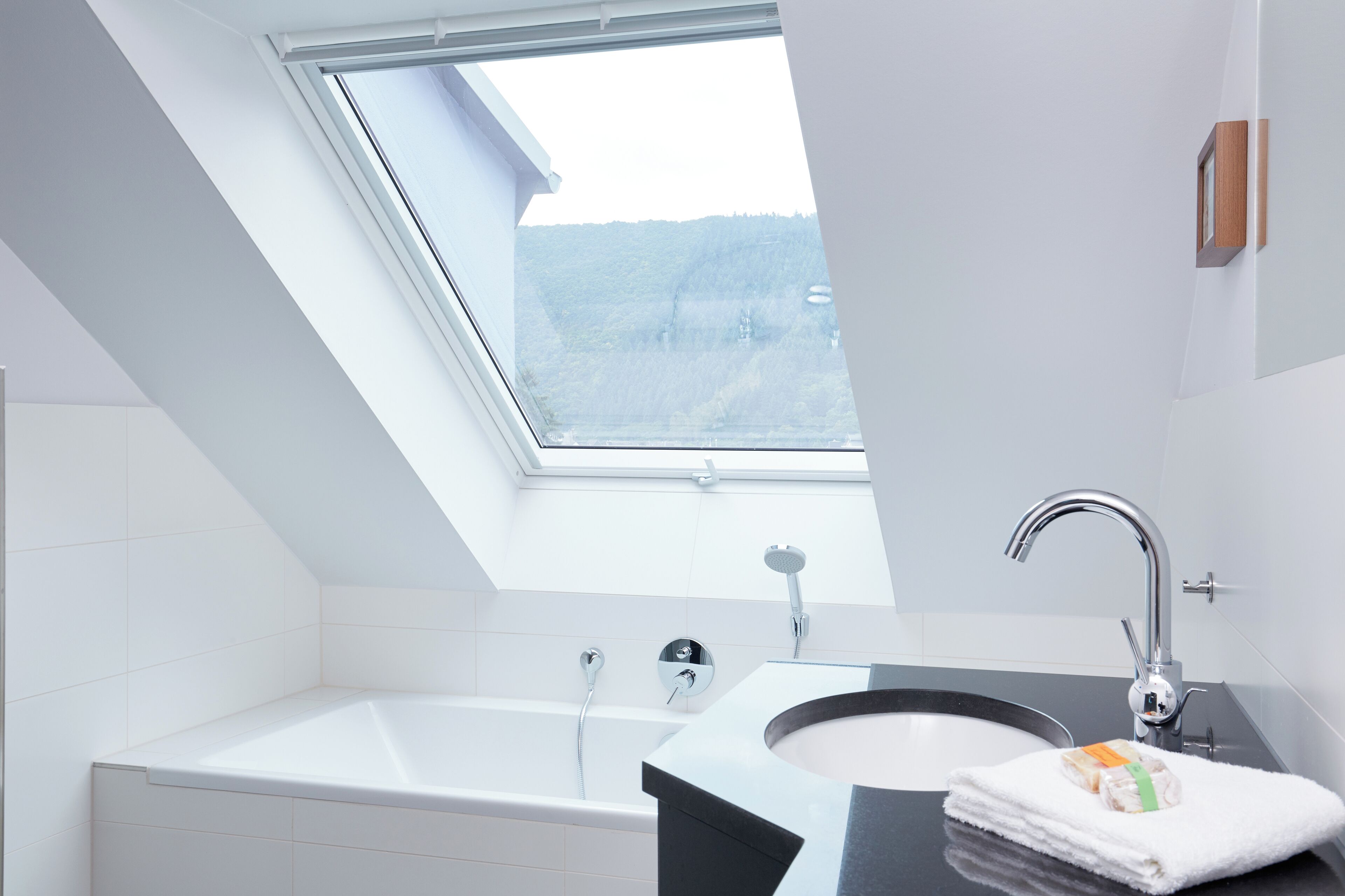 Exclusive-Doppelzimmer | Badezimmer | Haartrockner, Handtücher, Seife, Shampoo