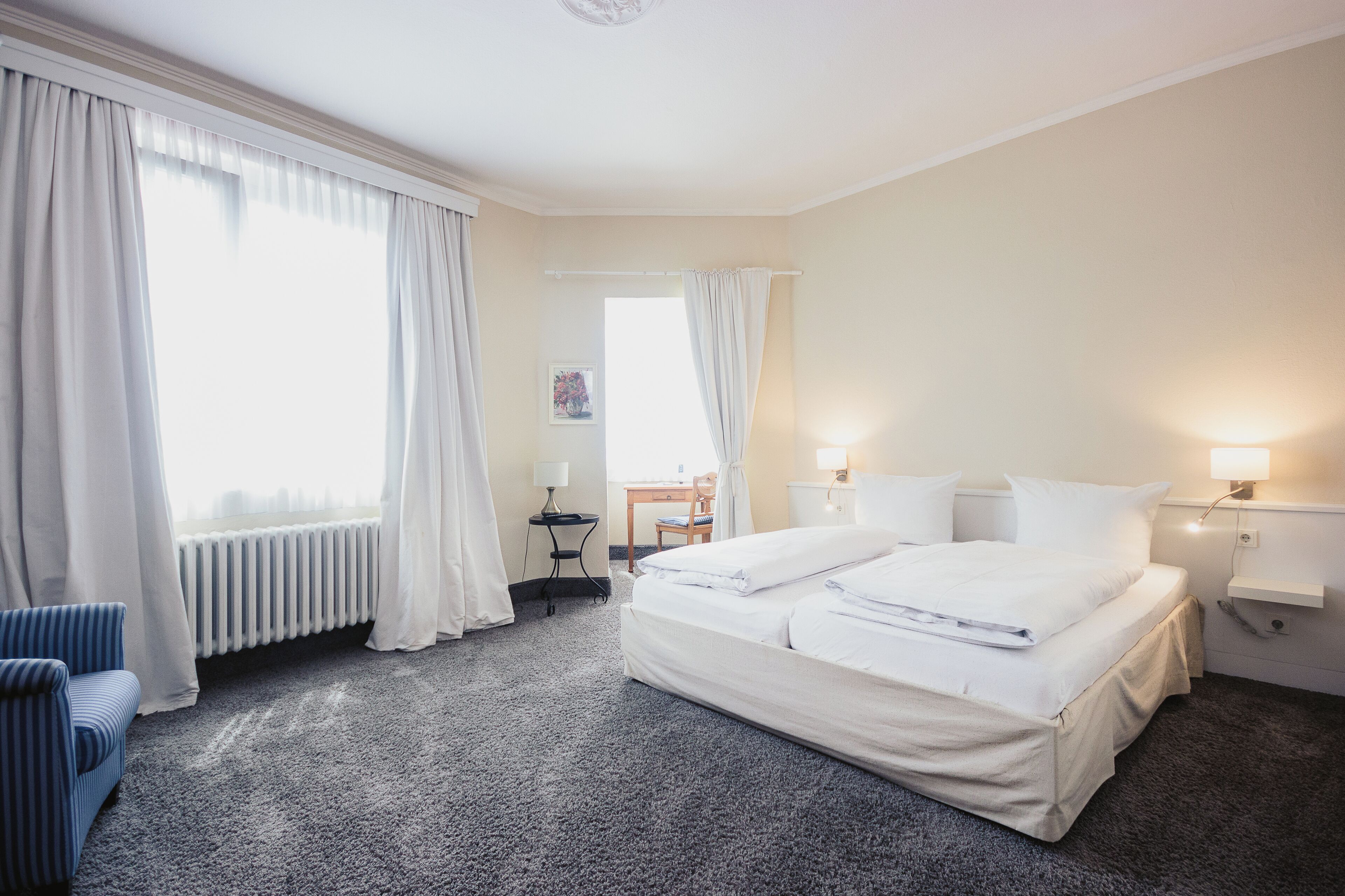 Skrivebord, wi-fi (inkludert) og sengetøy