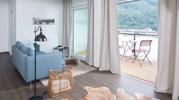 Exclusive-Doppelzimmer | Wohnbereich | Flachbildfernseher