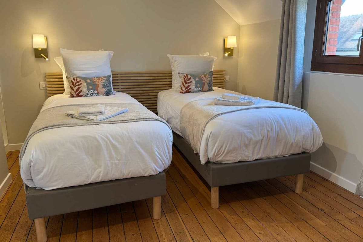 Blackout drapes, iron/ironing board, free WiFi, bed sheets