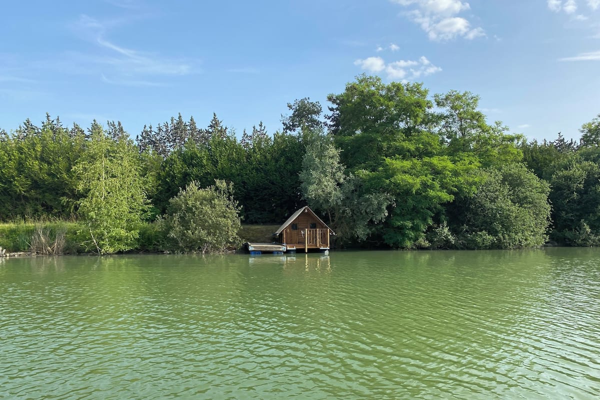 Hut on the water | Exterior