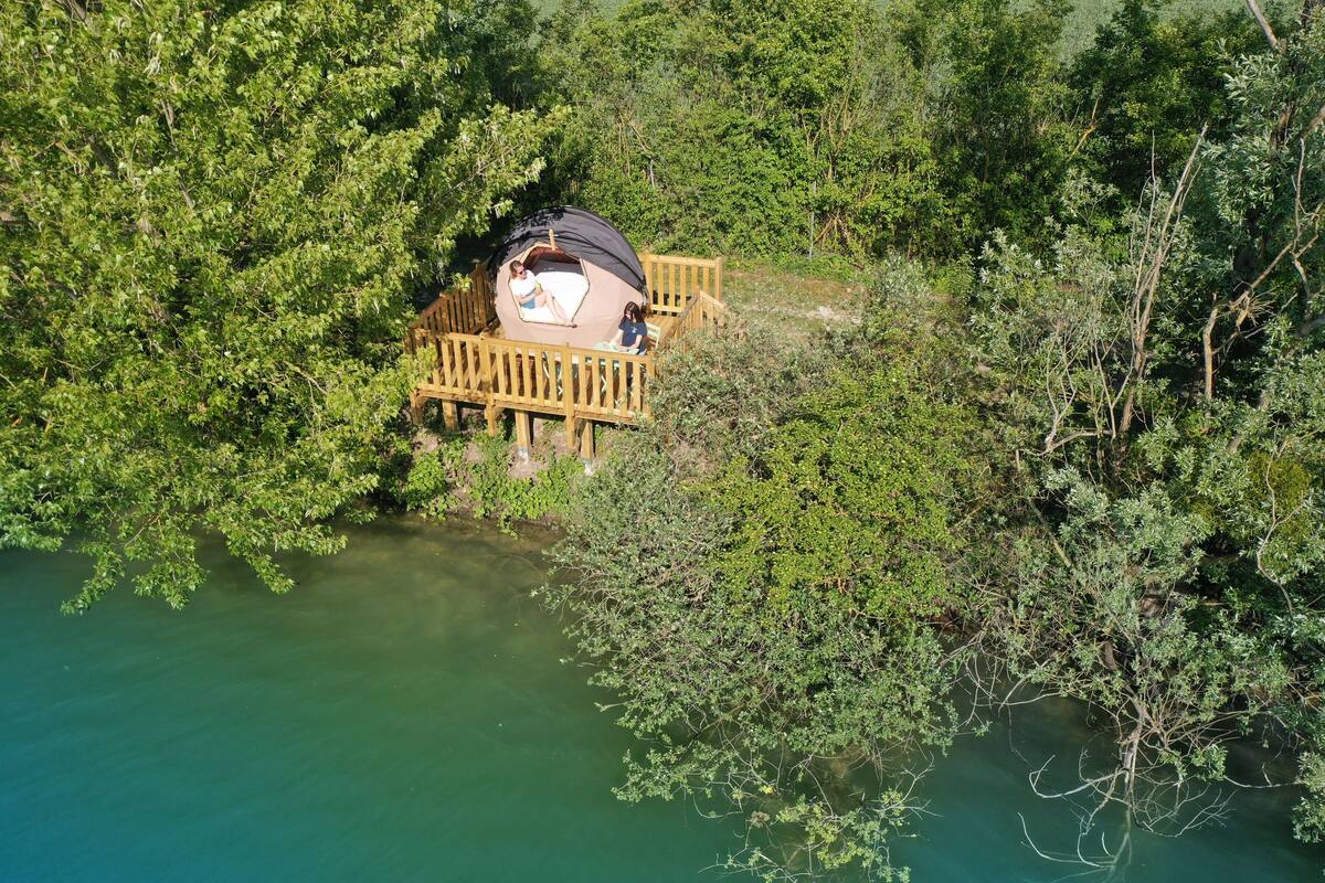 Bulle sur pilotis