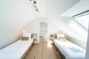 La Suite Roselière | 1 bedroom, blackout curtains, iron/ironing board, free WiFi