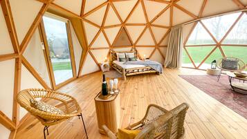 Tent | 1 slaapkamer, verduisterende gordijnen, een strijkplank/strijkijzer