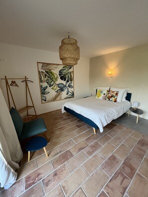 5 عدّة غرف نوم وخدمة الإنترنت