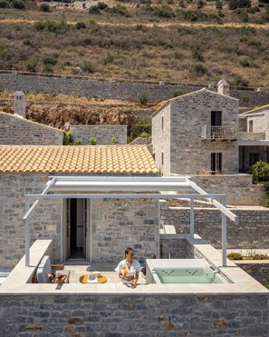 Building design - Trapela Limeni Luxury Suites (East Mani)