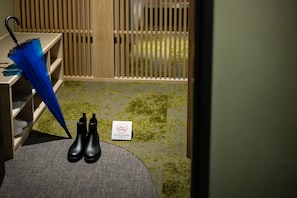 Zimmer, Nichtraucher, Kochnische (OMO House) | Hochwertige Bettwaren, Zimmersafe, schallisolierte Zimmer