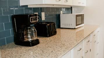 Frigorífic, microones, forn i placa de cuina