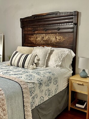 3 室のベッドルーム、デスク、アイロン / アイロン台、旅行用ベビーベッド