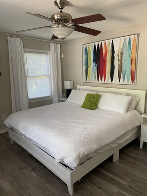 2 bedrooms, desk, iron/ironing board, WiFi