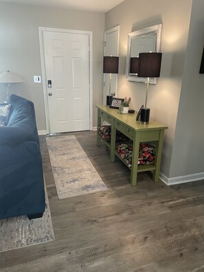Smart TV, fireplace, stereo