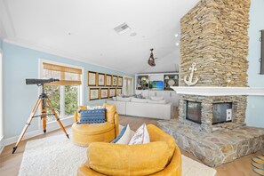 Smart TV, fireplace - Ready for Rentals- All New Kitchen- Stunning Interior (Captiva)