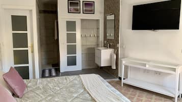 1 bedroom, iron/ironing board, free WiFi, bed sheets