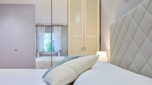 A bedroom with a bed, pillows, a window with curtains, and a wardrobe. - Hedera Estate, Hedera A3 (Dubrovnik)